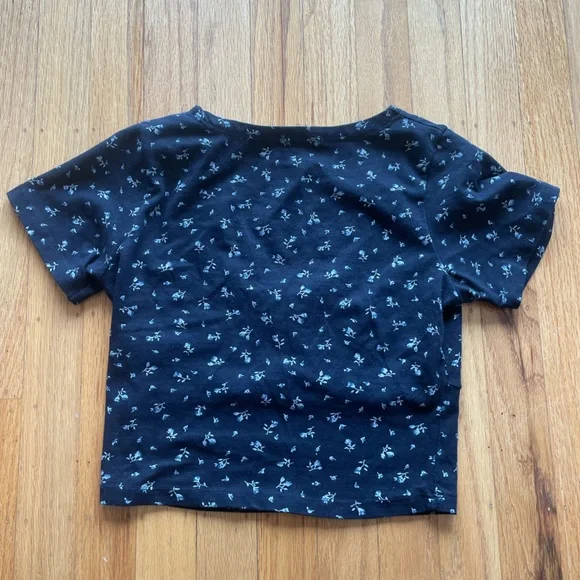 Brandy Melville Rae Top Navy Floral Wrap top - Picture 4 of 4